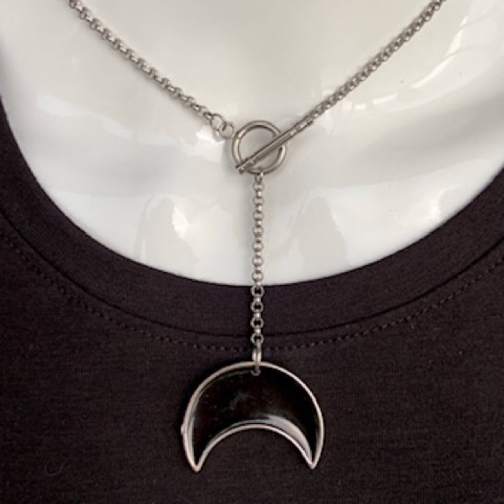 Black resin & glitter moon steel lariat necklace - Picture 5 of 11